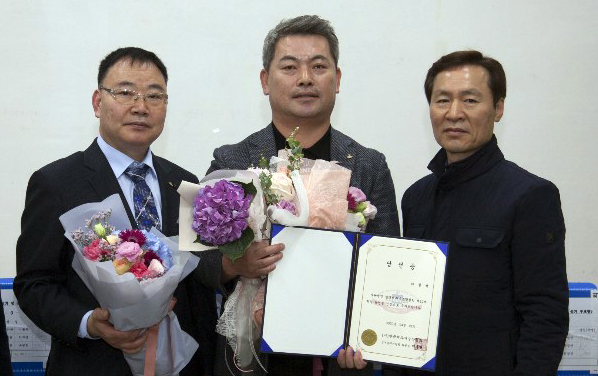 마칠석 (사)한국제과기능장협회 제12대 회장 (가운데)