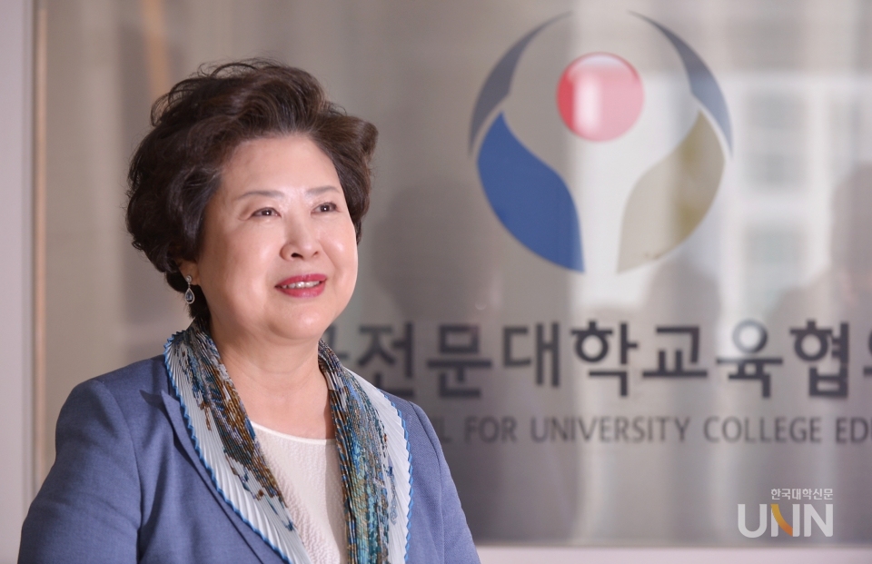 남성희 한국전문대학교육협의회 회장은 '첫 여성 회장'이라는 수식어를 뛰어넘어, 국가의 직업교육 발전에 기여하는 활동을 해 나갈 것을 다짐했다. (사진=한명섭 기자)