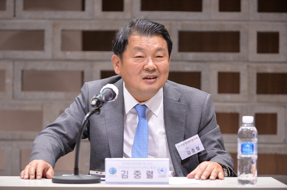 김중렬 회장이 UCN 프레지던트 서밋 ‘2020 사이버대 Webinar’에서 주제발표를 하고 있다.(사진=한명섭 기자)