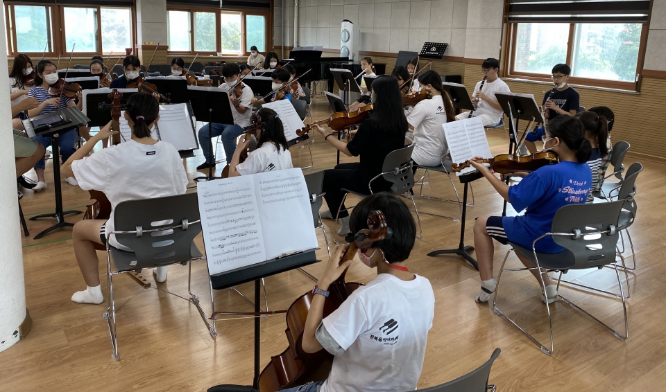 전북음악아카데미가 13일부터 15일까지 전북대 예술대학에서 여름학기 음악캠프를 열었다.