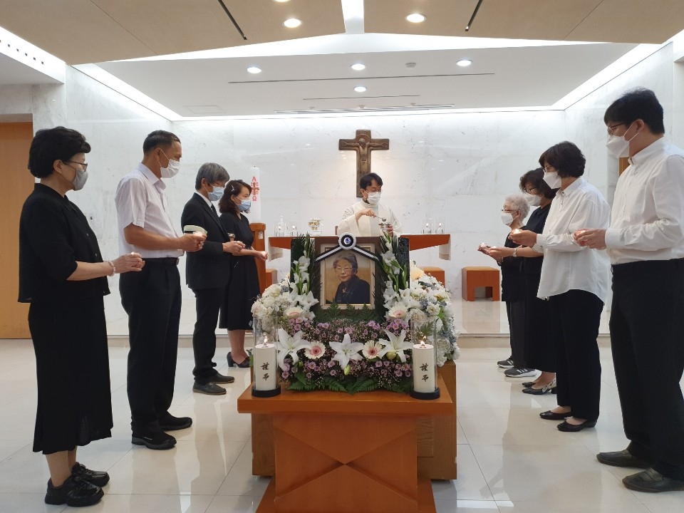 지난 22일 서울성모병원에서 가톨릭대 기부자인 故강성남씨의 장례미사가 거행됐다.