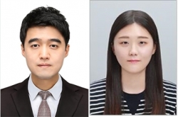 왼쪽부터 정창규 교수, 박지술 대학원생