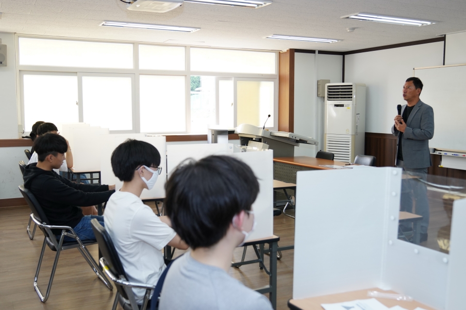 인하공전이 14일 ‘2020년 전문대학 연계 고교 직업과정 위탁교육’ 개강식을 열고 교육을 시작했다.
