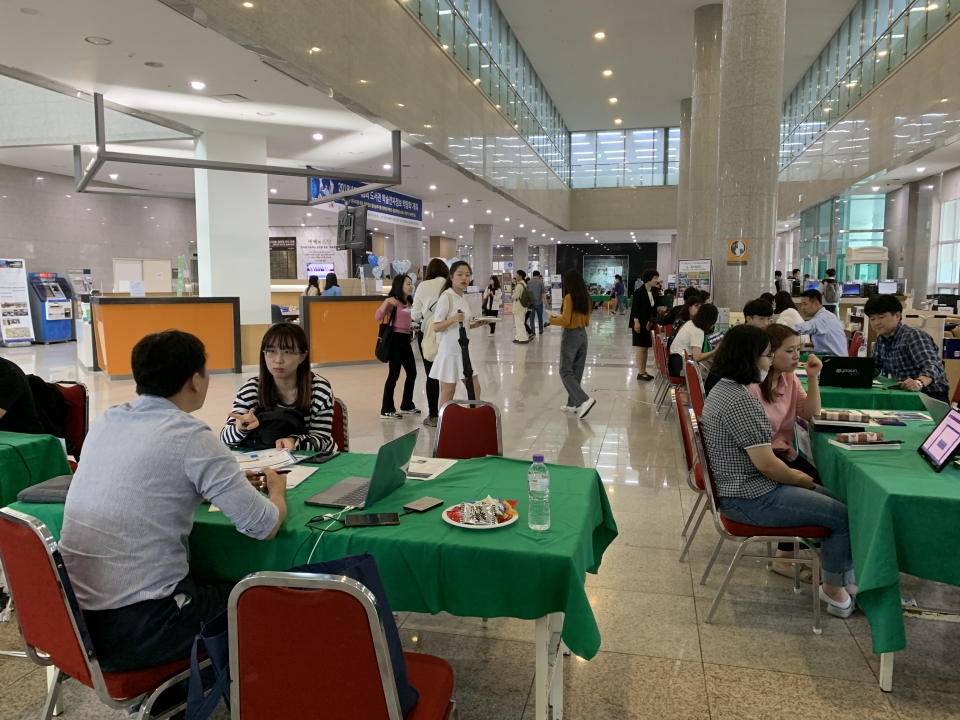 전북대 중앙도서관이 ‘제7회 학술전자정보 박람회’를 개최한다.