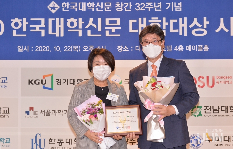 이길순 단장(왼쪽)과