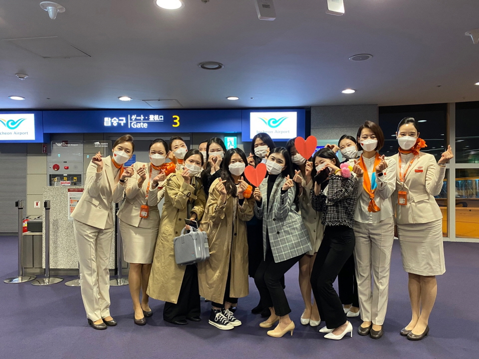 지난 23일 장안대 항공관광과 재학생 34명이 제주항공의 ‘인천 TO 인천 낭만 비행 하늘 위 하트 시그널’에 참여했다.