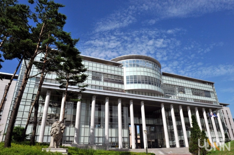 인천대는 지난 총장 선거를 둘러싸고 한차례 내홍을 겪었다. 정청래 의원은 이러한 일이 재발하지 않도록 대학 구성원이 직접 총장을 선출하는 내용을 담아 국립대 일부개정법률안을 발의했다. 사진은 인천대 전경.(사진=한국대학신문DB)