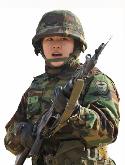2011년 1월 학생중앙군사학교에서 첫 군사훈련을 받고 있는 숙명여대 ROTC 후보생의 모습.