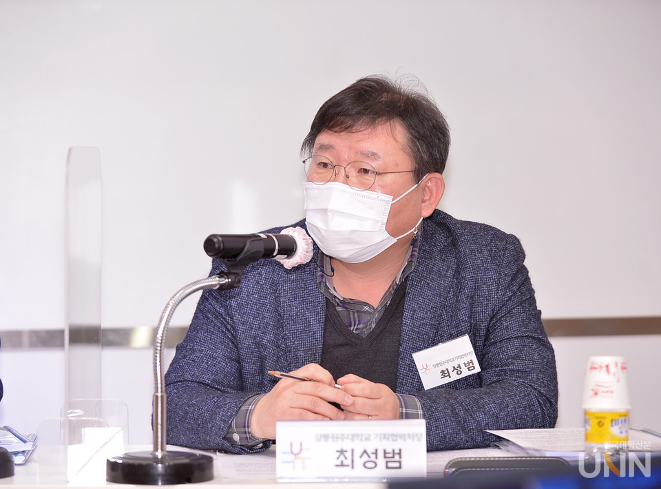 최성범 강릉원주대 기획협력처장은 “뉴노멀 시대의 교육은 학생들의 자기주도 학습능력을 배양하는 방향으로 진행돼야 한다”고 말했다. (사진 = 한명섭 기자)