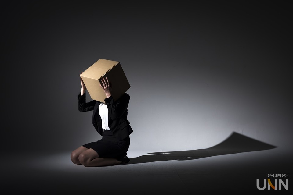 고용부가 전국교수노조의 설립 승인을 두고 항소심을 제기하면서, 전국교수노조의 법적 노조 설립이 늦어지고 있다. 전국교수노조는 고용부가 시간끌기를 하고 있다며, 노조 설립 승인을 통해 소속 교수들의 노조할 권리를 보장하라고 촉구하고 있다.