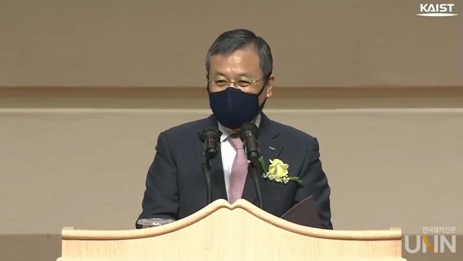 신성철 KAIST 전 총장이 축사를 전하고 있다. (사진 = KAIST 유튜브)
