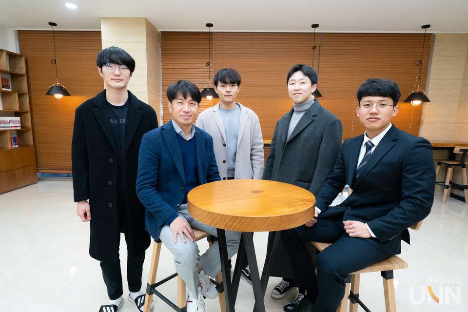왼쪽부터 김민석, 송영민 교수, 이중훈, 강민형, 이길주 (사진=GIST 제공)
