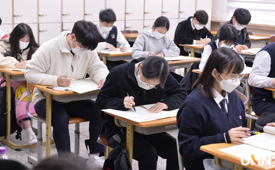 25일 전국연합학력평가를 치르고 있는 고3 학생들. (사진=한국대학신문 DB)