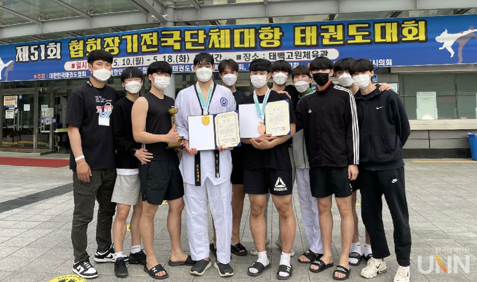 청주대 태권도부가 강원도 태백 고원체육관에서 열린 제51회 협회장기 전국단체대항 태권도대회에서 금1, 동 1개를 획득하며 장려상을 수상했다.(사진=청주대 제공)