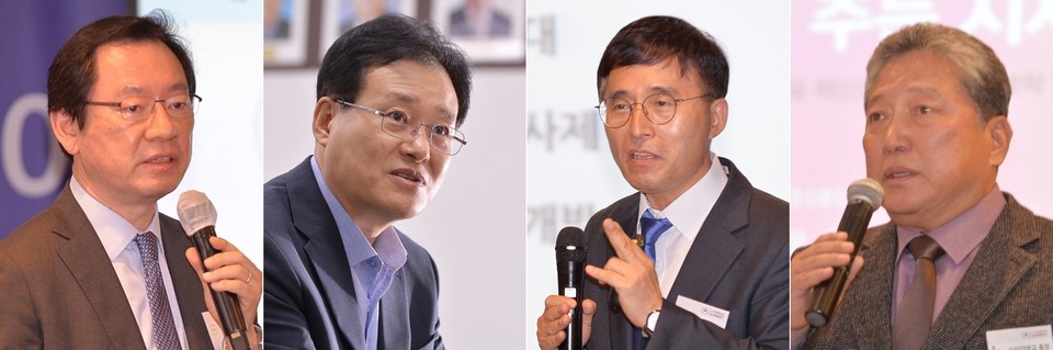 왼쪽부터 장제국 한국사립대학총장협의회 회장(동서대 총장), 이보형 한국전문대학교육협의회 사무총장, 황홍규 한국대학교육협의회 사무총장, 윤여송 한국전문대학교육협의회 수석부회장(인덕대 총장).