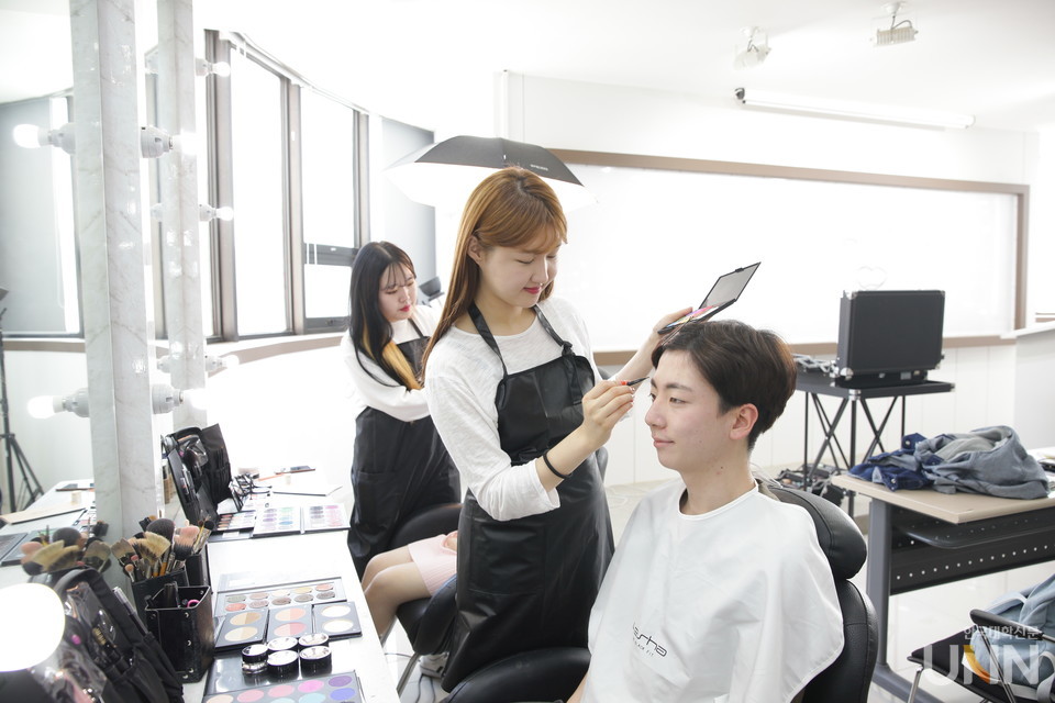 미용계열 메이크업전공 (사진제공=동주대)