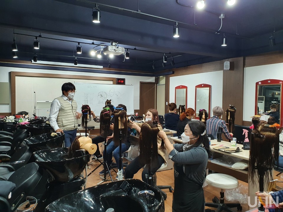 순천제일대는 대한미용사회 순천시지부와 평생직업교육과정을 공동 운영하고 있다. (사진=순천제일대 제공)