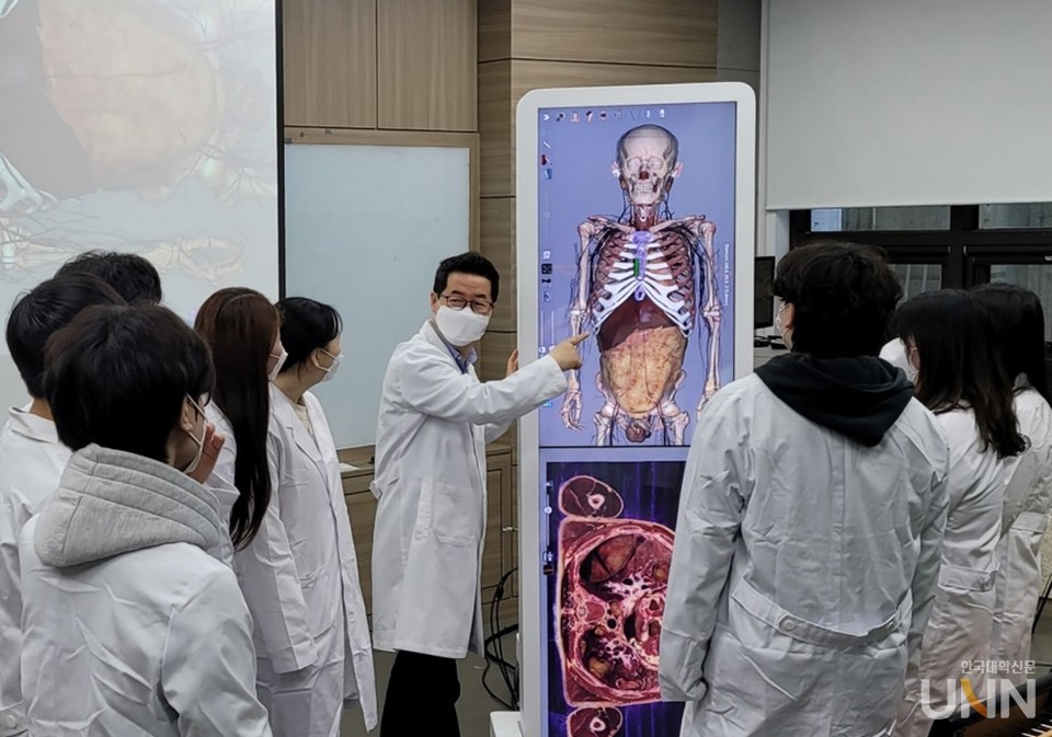 AR 기반 가상해부학 실습장비의 활용