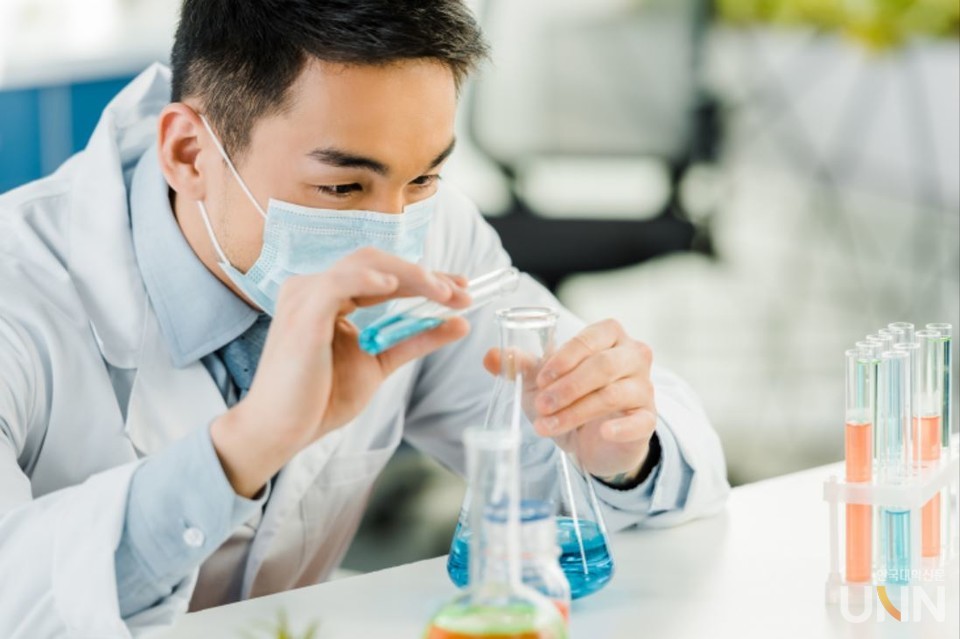 연구실 사고 예방과 안전 강화를 위해 과학기술정보통신부가 9차 연구실안전심의위원회를 개최했다. (사진 = 아이클릭아트)