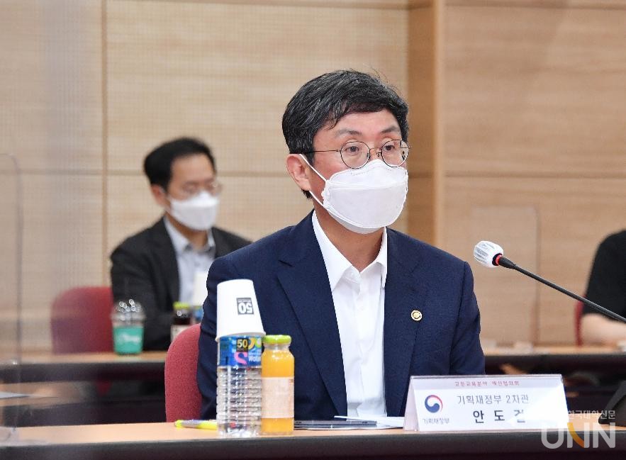 안도걸 기획재정부 2차관이 지난 9일 충북대에서 열린 '고등교육 분야 예산협의회'에 참석한 모습. (사진=기재부 제공)