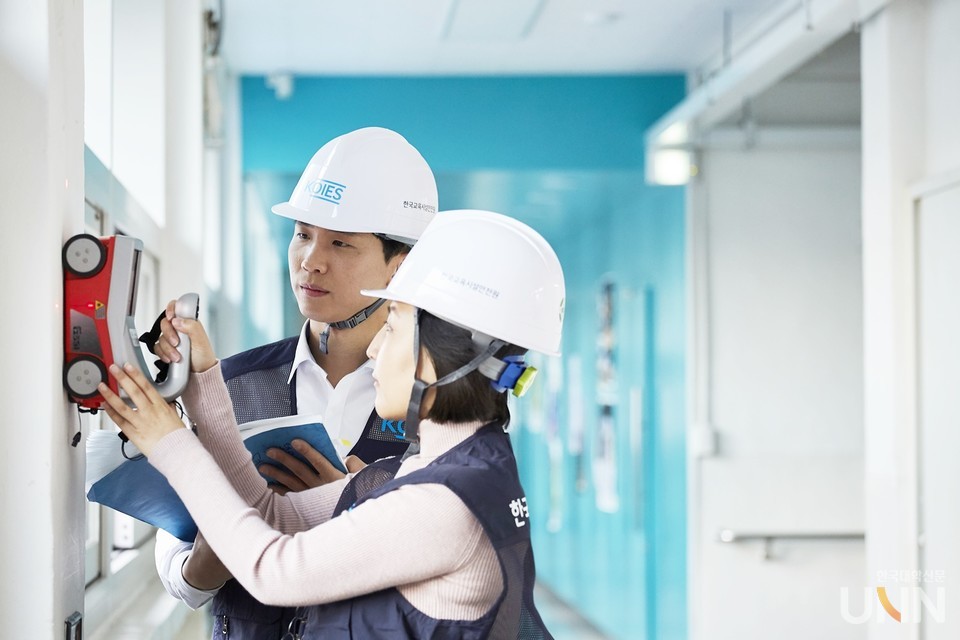 한국교육시설안전원이 (재)한국재난안전기술원과 18일 비대면으로 업무협약을 체결했다. (사진제공=한국교육시설안전원)