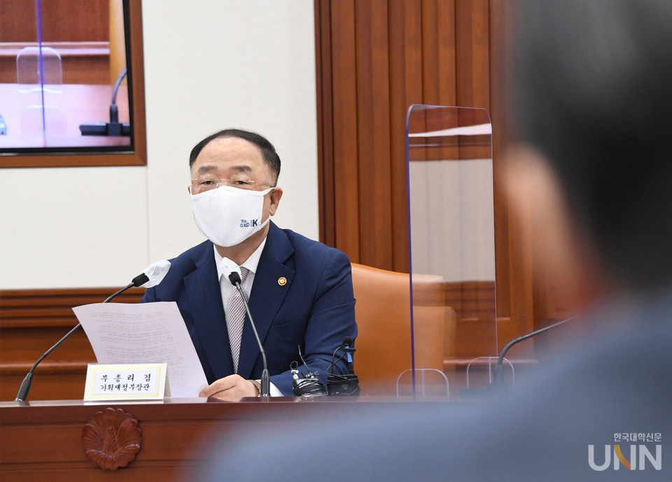 다음달 1일 3주기 기본역량진단 가결과에서 탈락으 고배를 마신 27개교 전문대학 총장 전원이 기획재정부를 찾아 건의문을 전달한다.(사진=기획재정부 제공)