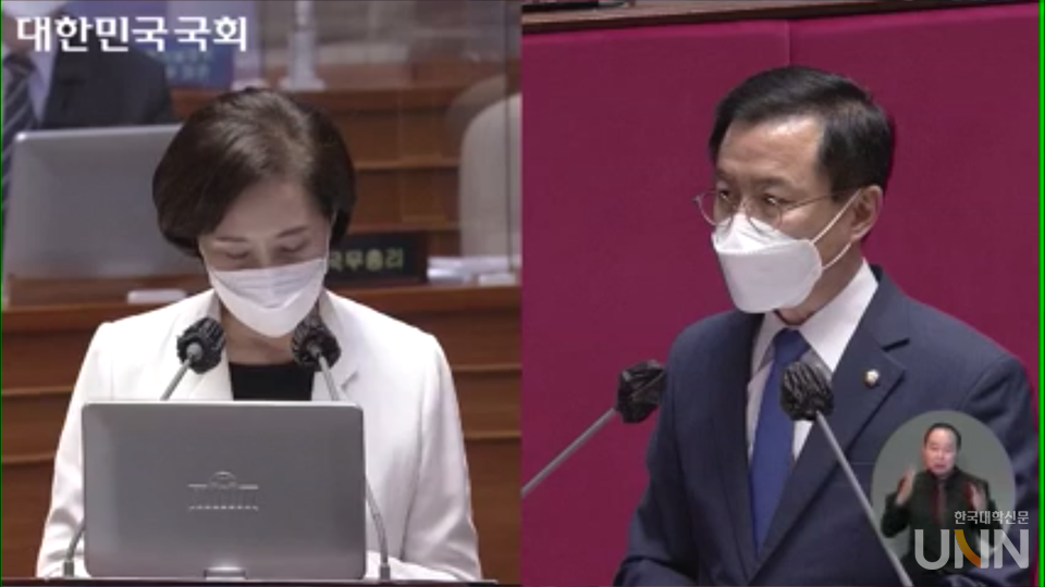 16일 국회 본회의에 출석한 유은혜 부총리(좌)가 윤영덕 더불어민주당 의원(우)의 질문에 답하고 있다. (사진= 국회의사중계시스템)