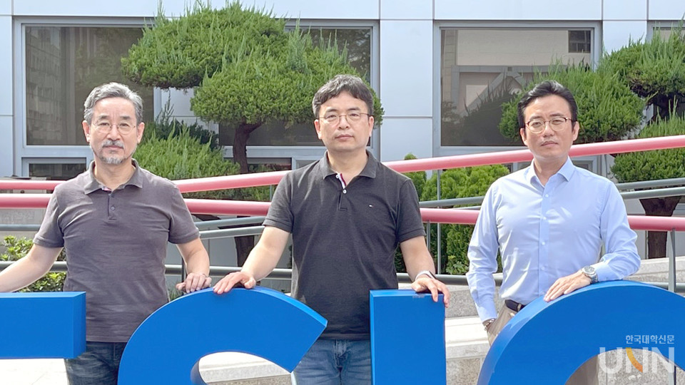 강태호 씨, 조정형 지도교수, 송기연 겸임교수 (사진= 부경대 제공)