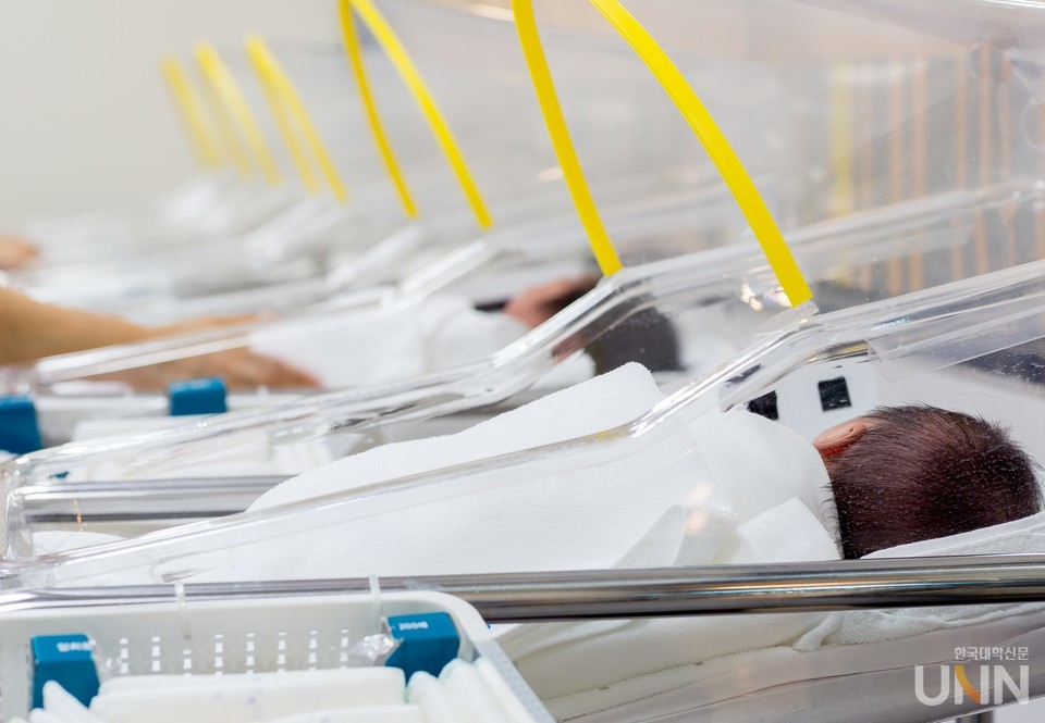 통계청에 따르면 지난해 출생아 수는 처음으로 20만명대로 내려앉았다.(사진=한국대학신문DB)