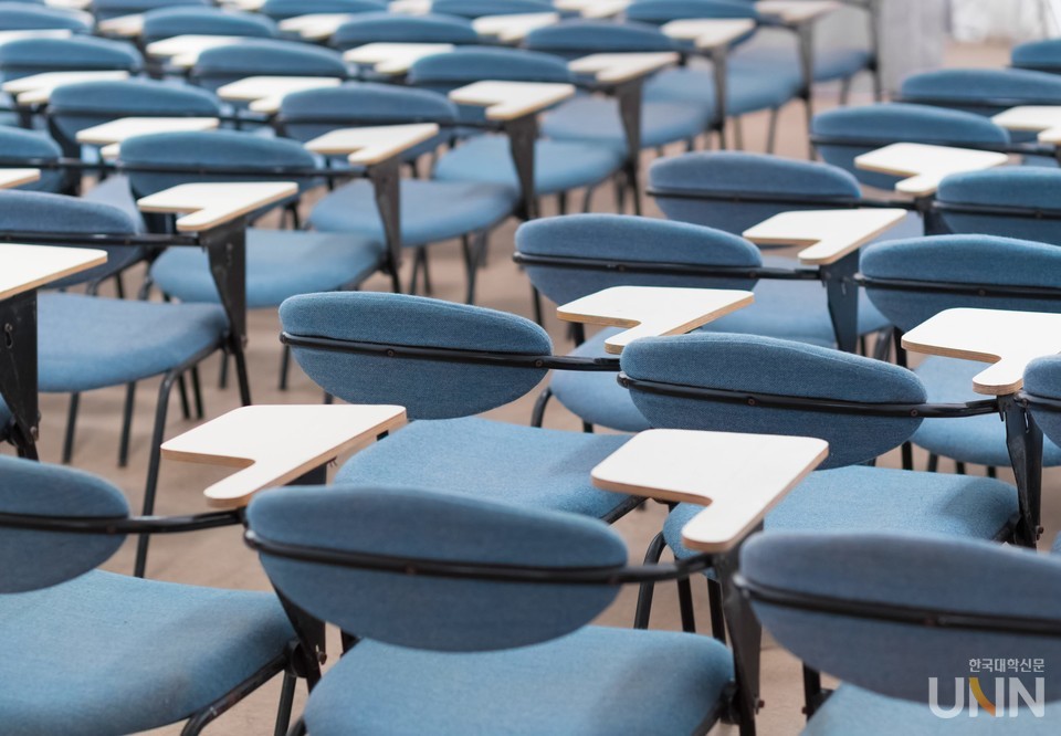 전문대학생들이 학업중단을 선택하는 이유는 크게 개인 요인, 대학 기관 요인, 대학 경험 요인 등 3가지로 압축된다.(한국대학신문DB)