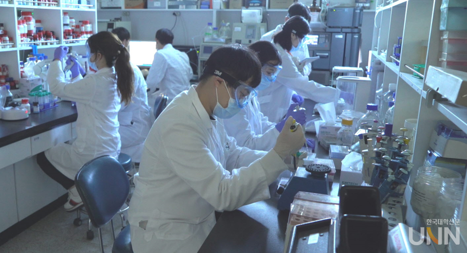 가톨릭대는 급변하는 사회에 신속하게 대응하기 위해 지난해 2학기부터 ‘셀프 메이킹 잡 포트폴리오(Self-making Job Portfolio)’ 교과목을 운영하고 있다.