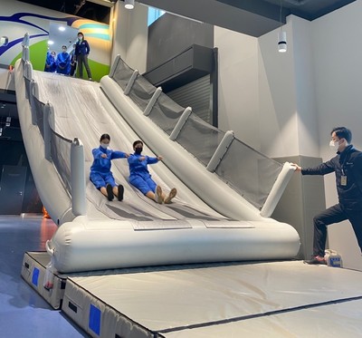 경남정보대 항공서비스과가 ㈜에어부산와 함께 ‘캐빈승무원 직무체험 프로그램’을 16일 진행했다. (사진=경남정보대 제공)