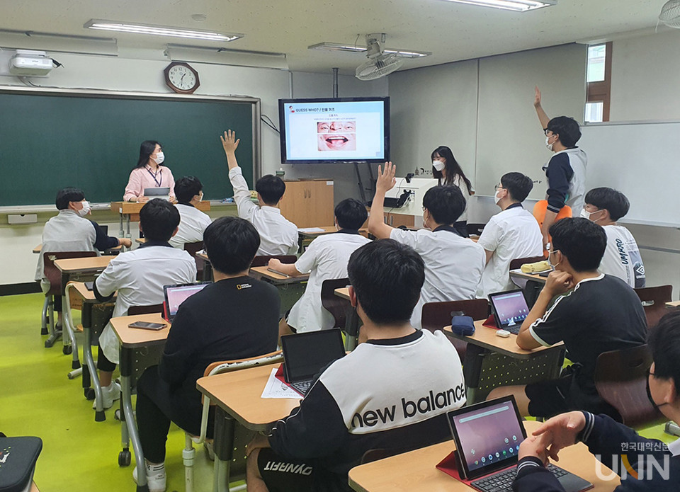 슈퍼파워 팀이 통계교육 재능기부 활동을 펼쳤다. (사진=원광대 제공)