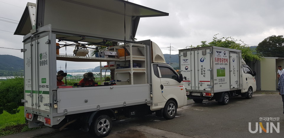 벼 드론 학생방제 (사진제공=경남도립거창대)