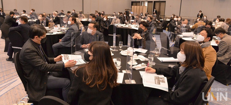 전문대학혁신지원사업 부울경권협의회 주최로 10일 오후 2시 부산 파라다이스호텔에서 ‘전문대학혁신지원사업 부울경권 운영협의회 3차년도 성과공유회’가 열렸다.(사진=한명섭 기자)