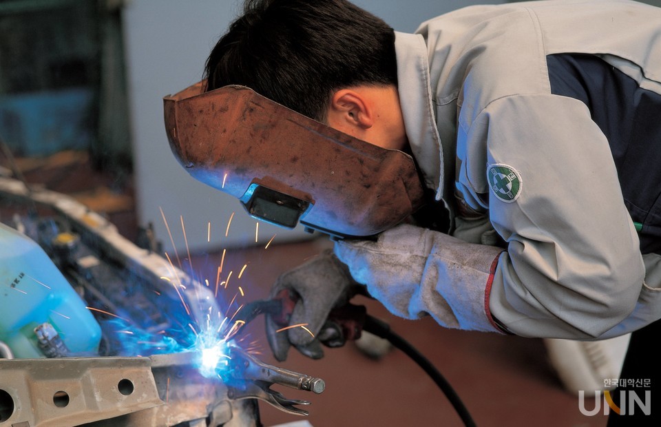 제조업 특성상 대규모 일자리를 창출하는 만큼 제조업의 몰락은 곧 대량 해고로 이어진다.(한국대학신문DB)