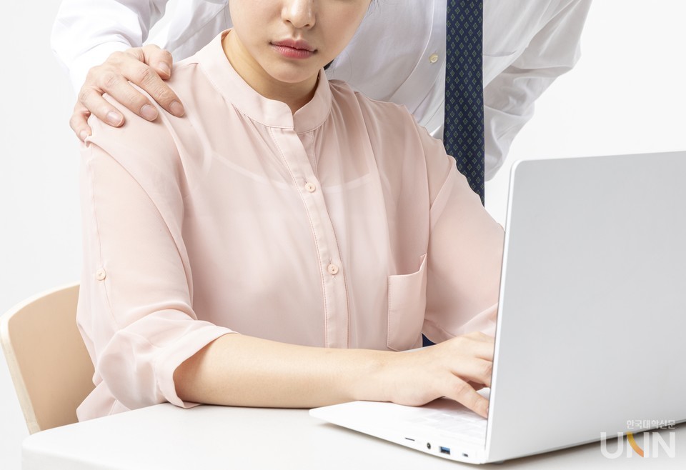 20대의 직장 내 성희롱 상담 비율이 다른 연령층에 비해 높은 것으로 나타났다.(한국대학신문DB)