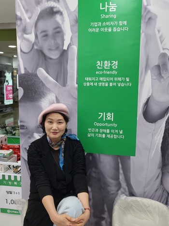 문명선 위원장은…1991년 서울시립대를 졸업하고 비즈니즈 전문지 ‘패션비즈’에서 25년간 재직했다. 퇴직 후에는 밀알복지재단의 ‘더드림스토어’ 마케팅이사를 거쳐 현재 ‘기빙플러스본부’ 마케팅위원장을 맡고 있다.