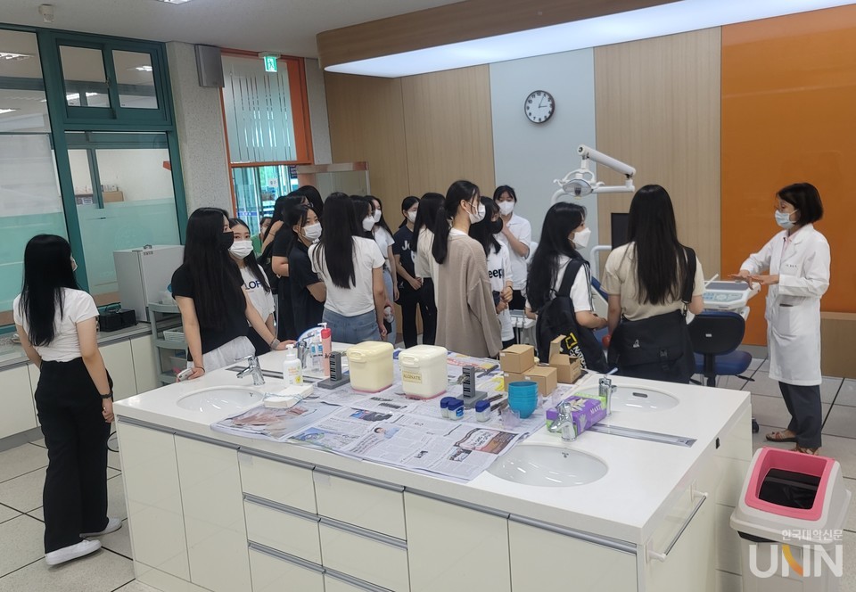 전공 체험 중인 원주시 고교생들 (사진=경동대 제공)