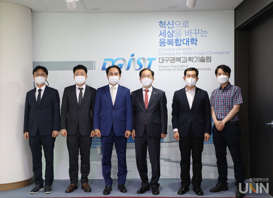 DGIST가 지엘기술과 ‘ICT 융합센서 및 디지털트윈 기반 스마트시티 플랫폼 구축관련 공동연구 개발’을 위한 업무협약을 체결했다. (사진=DGIST 제공)