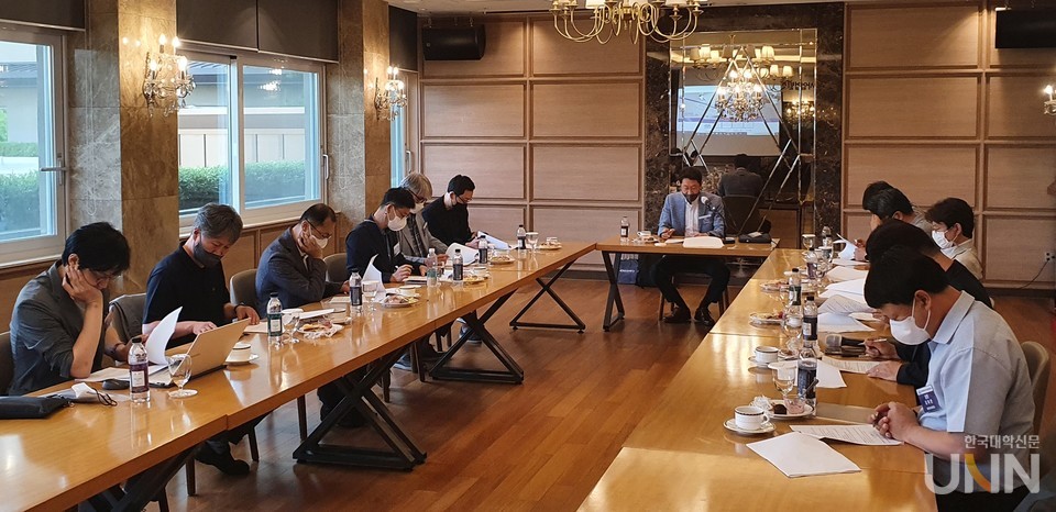 전문대학혁신지원사업 발전협의회(회장 남기석, 영남이공대 산학협력단장)는 21일 대구 인터불고 호텔에서 2022년 제1차 운영위원회를 개최했다. (사진=김의진 기자)