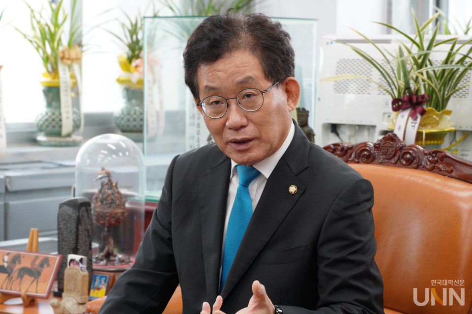 전반기에 이어 21대 국회 후반기 교육위원장으로 재선출된 유기홍 의원은 “야당 위원장으로서 윤석열 정부와 교육부 견제 역할을 할 것”이라는 다짐을 밝혔다. (사진=오지희 기자)