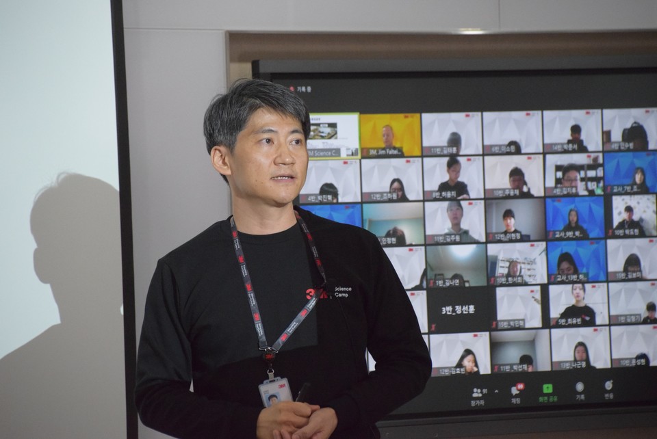 이준 한국3M 리더는 “공정한 사회발전을 위해 ‘Science for Community’라는 지속가능목표를 실천하고 있다”며 “미래의 인재인 학생들이 과학 분야에 매진할 수 있는 기회의 장을 나누면서 ESG의 ‘S(사회적 책무)’ 실현을 하는 데 앞장선다”고 밝혔다.