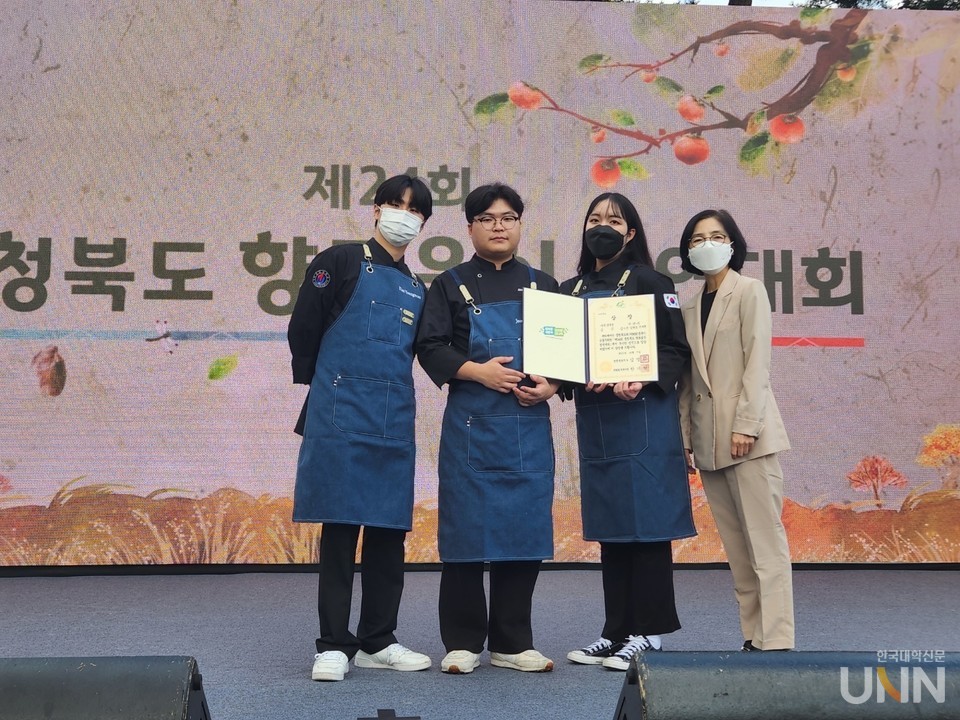 왼쪽부터 양원모,전재혁,김수진,문성원교수.