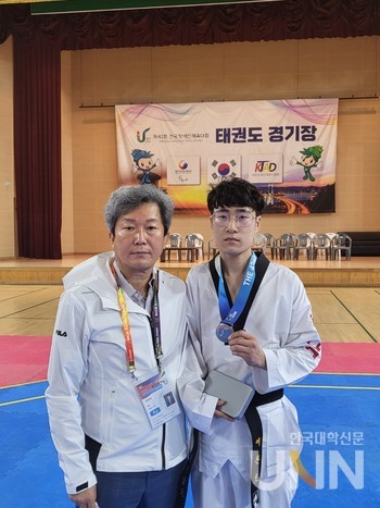 제42회 전국장애인체육대회 참가한 한권상 교수(왼쪽)와 이찬호 군.