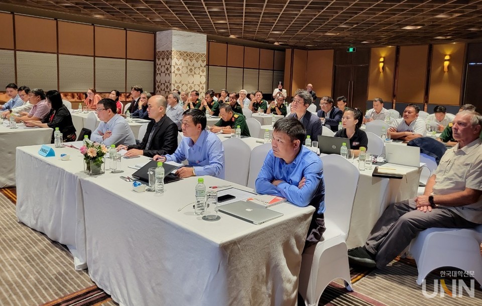 장안대 산학협력단은 지뢰자문단과 함께 푸옌성 지뢰행동 통합관리 거버넌스 구축을 위한 워크숍을 개최했다. (사진제공=장안대 산학협력단)