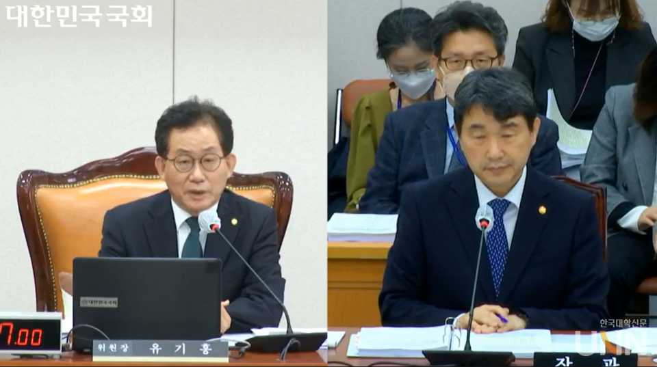 16일 열린 국회 교육위 전체회의에서 유기홍 위원장의 질의에 답변하는 이주호 사회부총리 겸 교육부 장관. (사진= 국회의사중계시스템 캡처)