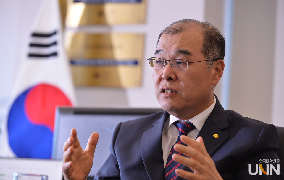홍원화 대교협 회장은  “고등교육재정교부금법 제정을 통한 고등교육 재원의 안정적 확충이 필수”라는 입장을 밝혔다. (사진 = 한국대학신문 DB)