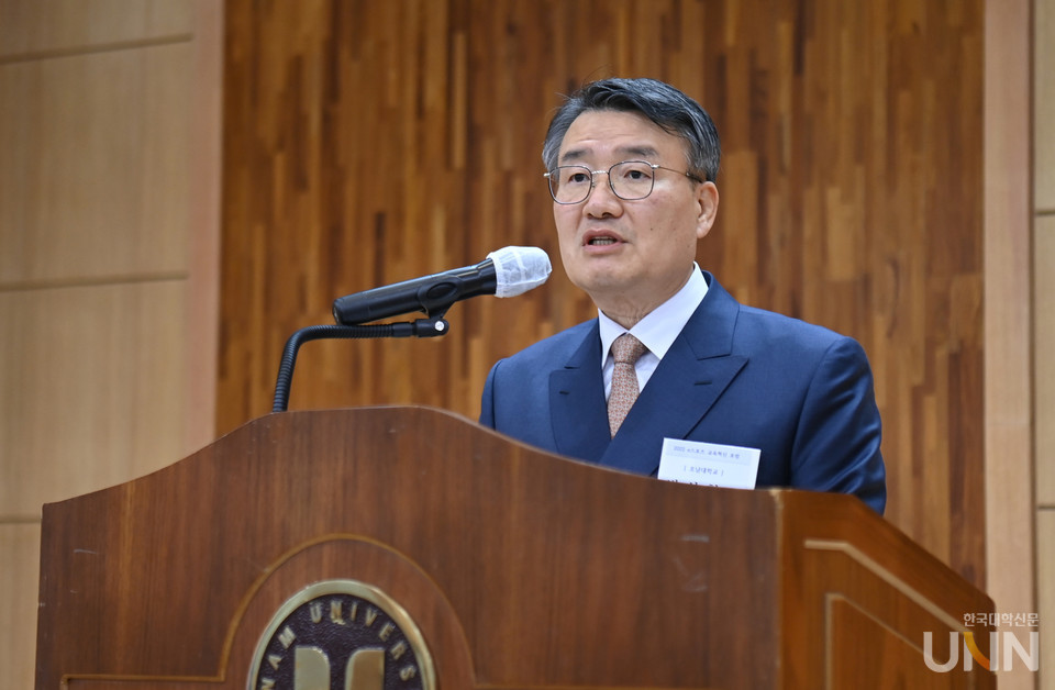 박상철 호남대 총장이 퍼럼 축사를 하고 있다.