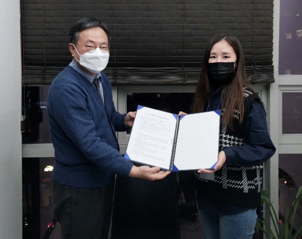청녕희귀질환연구재단 인재양성 사업에 선정된 동아대 박나영(오른쪽) 박사과정생.